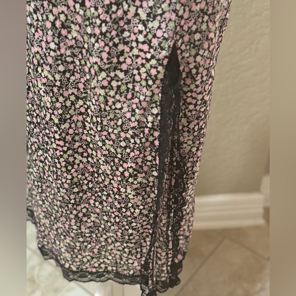 EUC H&M Floral black Lace Maxi Skirt SZ 6 waist flat 14” length 34” - Picture 2 of 5